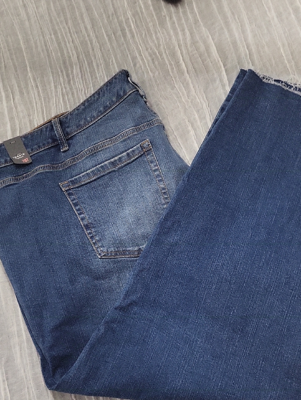 NWT Torrid 28 Tall, 28 inch Inseam Dark Blue Denim Jeans,Capris Cropped Raw Hem